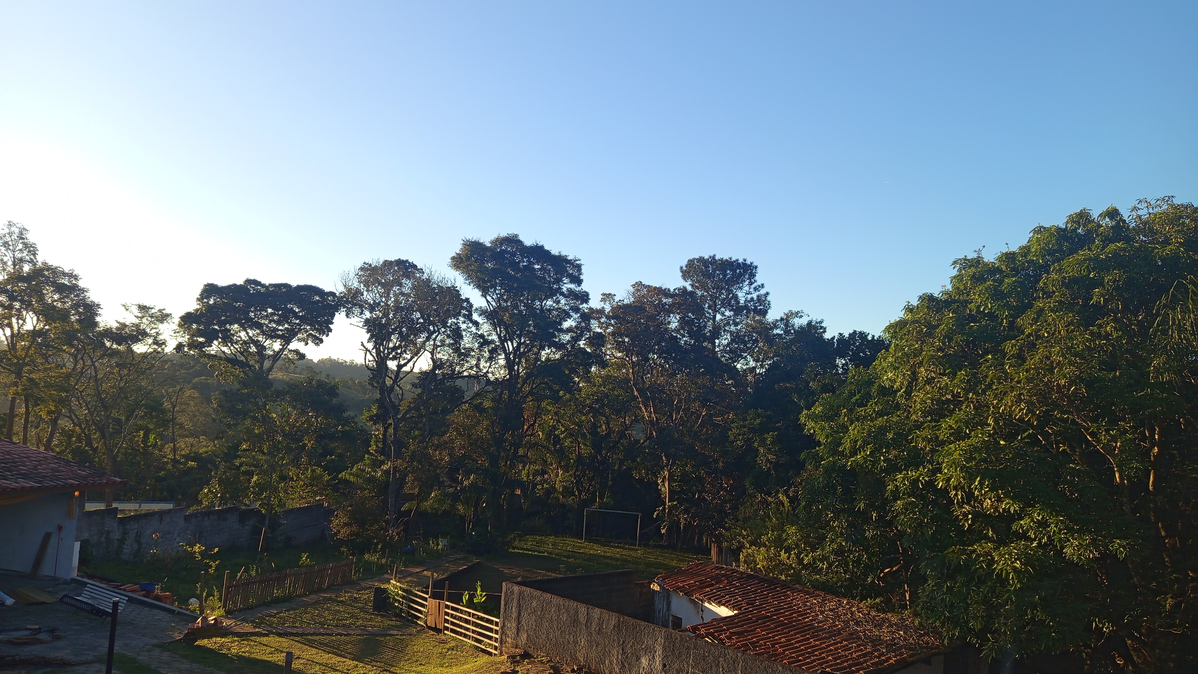 Pôr do sol visto da chácara da Casa da Potira